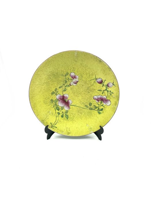 Prato chinês em esmalte amarelo dinastia Qing