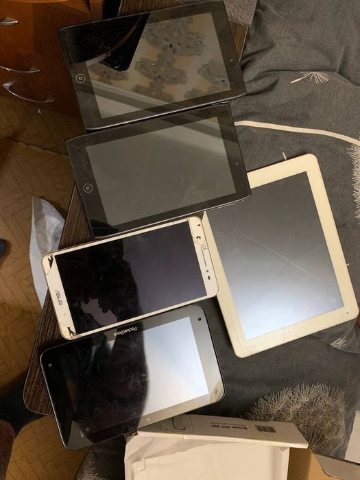 Планшеты на запчасти лотом