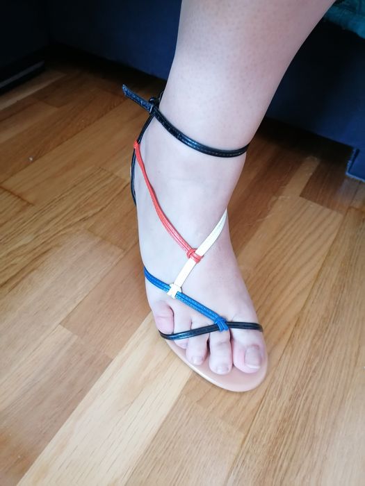 Sandálias para senhora com salto - tamanho 40