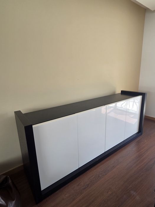 Mesa de sala, 6 cadeiras, aparador. Vendido em conjunto ou separado