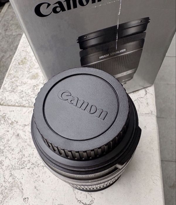 Canon EF 18-200mm f/3.5-5.6 IS