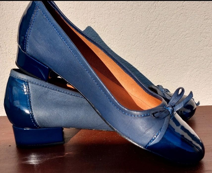 Sabrinas em pele genuína. Como novas.