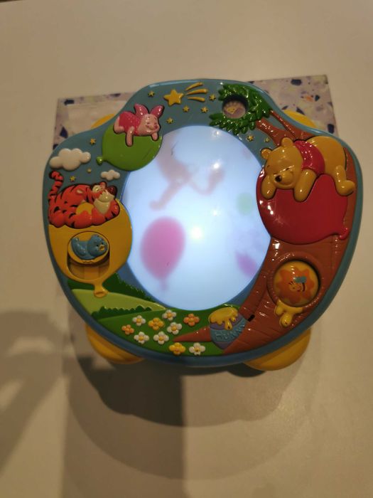 Pozytywka z projektorem TOMY Kubuś Puchatek