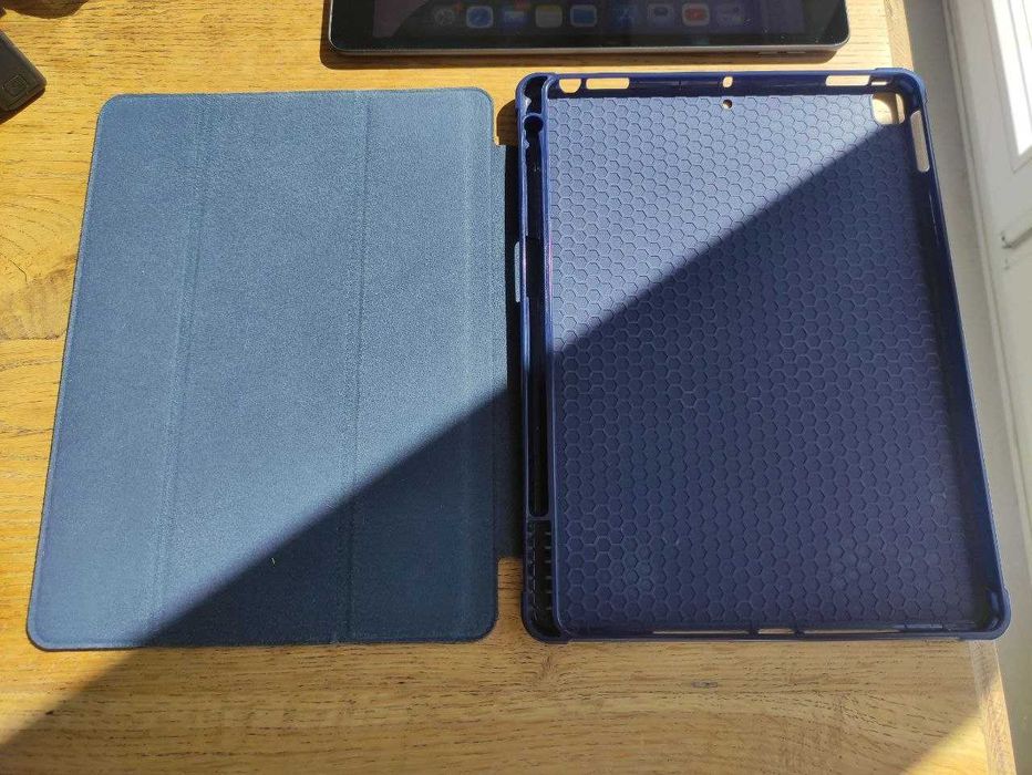 iPad 8 gen. 10,2" 32 GB Wi-Fi + etui
