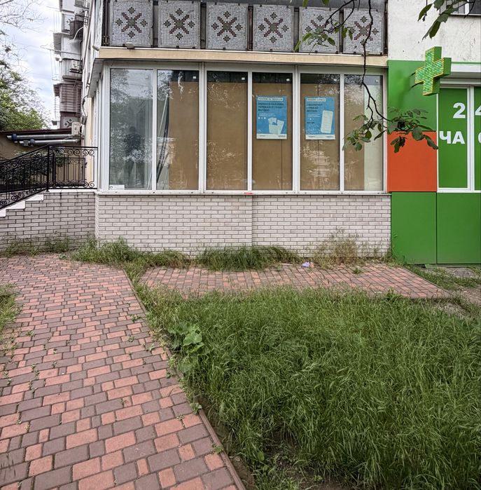 Аренда помещения под магазин, офис, отделение банка. Угловой фасад, панорамное остекление, 57 кв м
