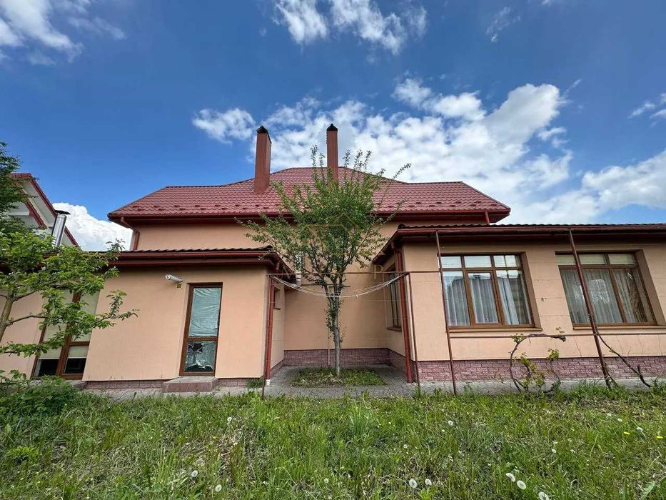 Продається великий будинок з ремонтом і сауною, в Драгомирчанах.