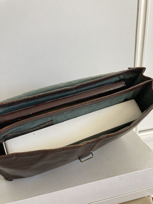 Mala em couro marca bugatty