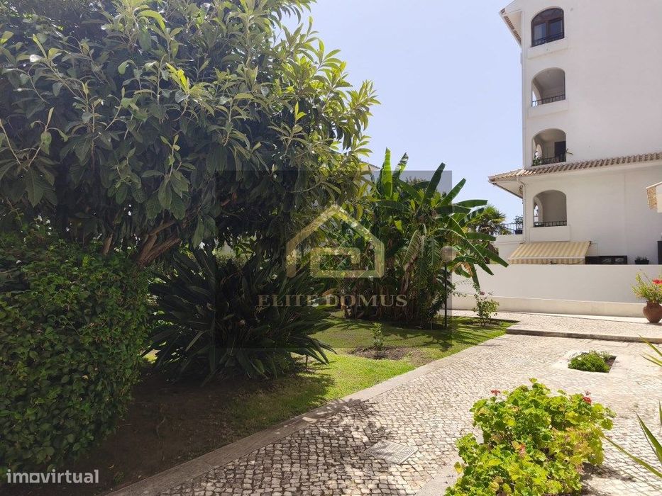 T2 com BOX, Terraço e Suite em Condomínio Fechado - Carcavelos!