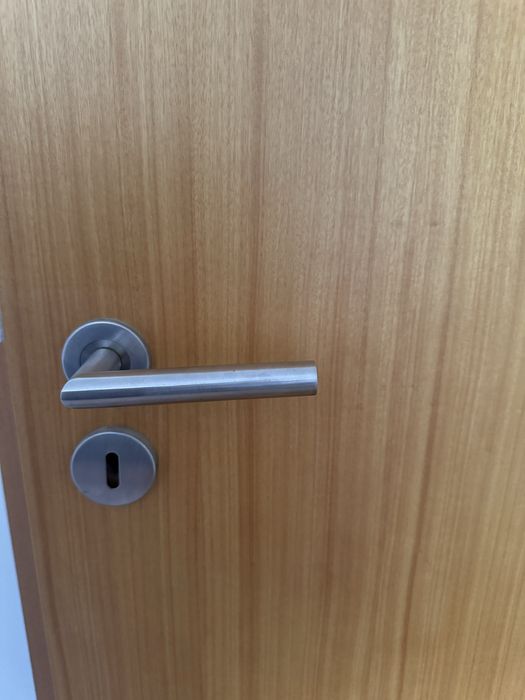 Porta em madeira de tola para interior