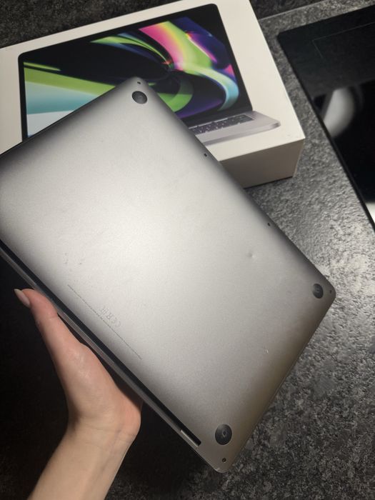 MacBook Pro 13” M1 16GB RAM 512GB SSD | Stan bardzo dobry