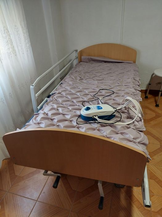 Cama Articulada ( manual], com colchão e oferta de colchão antiescaras