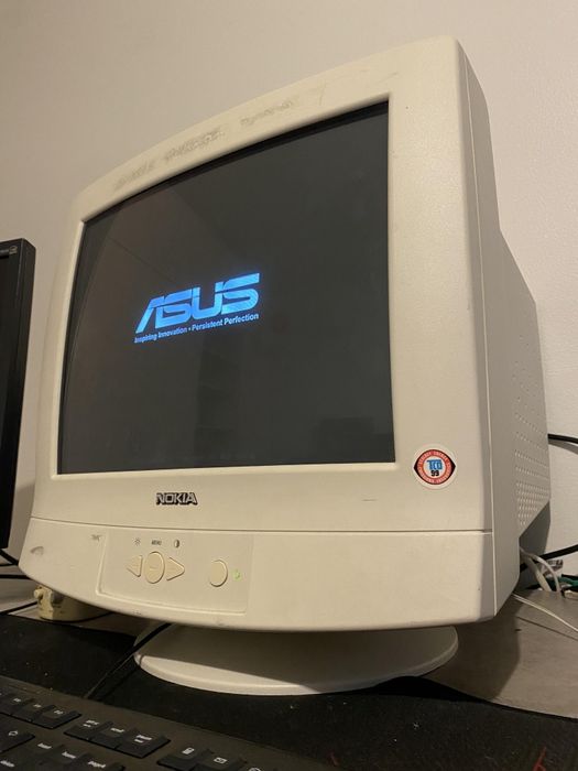 Vende-se Monitor Nokia CRT 17" 700C