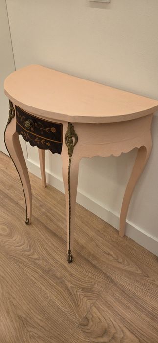 Mesinha / Consola original e com muito estilo para a entrada