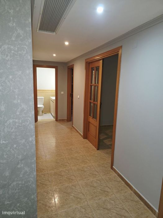 EXCELENTE OPORTUNIDADE - T1+1 moderno e pronto a entrar no Carregado