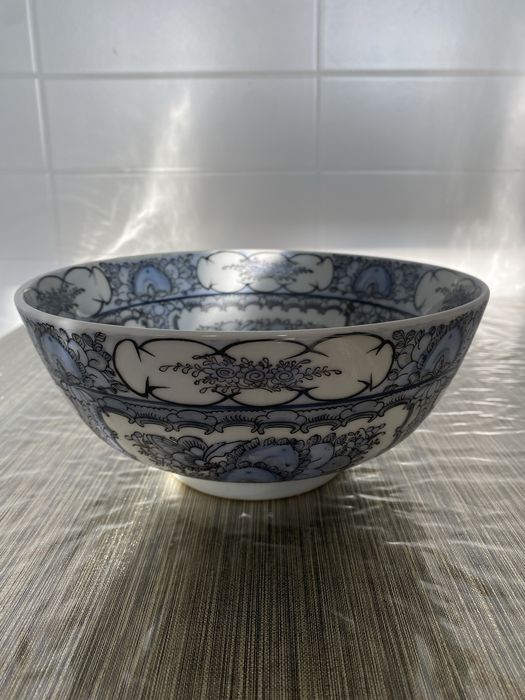 Tigela de porcelana azul antigo