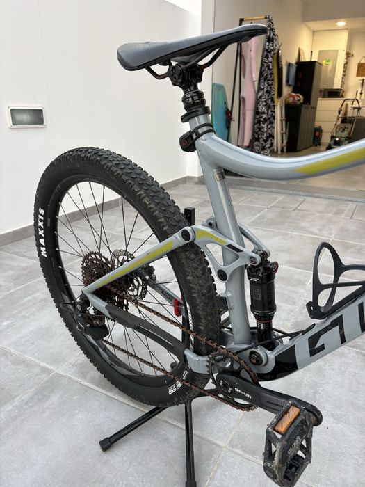 Giant Stance mtb pneus 27,5, suspensao dupla e droper post
