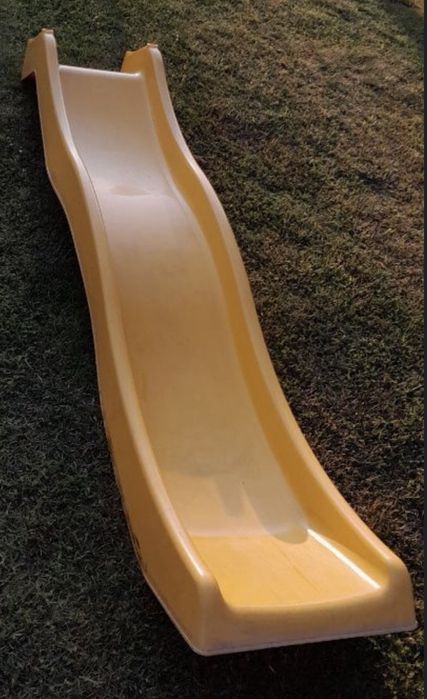 Plastikowa zjeżdżalnia dla dzieci