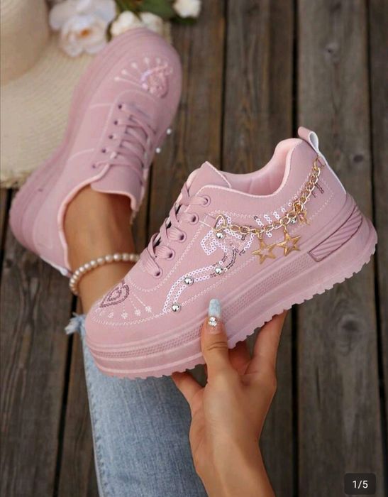 Sapatos , sapatilhas