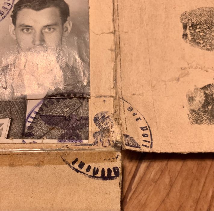 Dokumenty z czasów II WŚ z pieczatkami i odciskami palców. Oryginał!