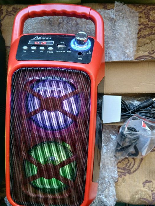 Колонка музика на аккум.