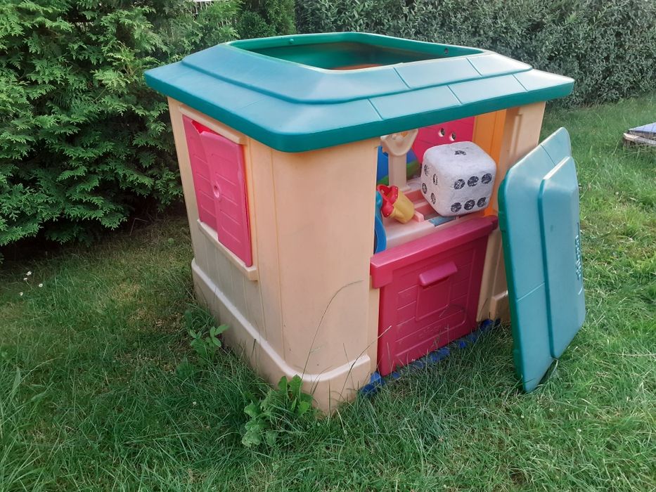 Domek ogrodowy plac zabaw zjeżdżalnia