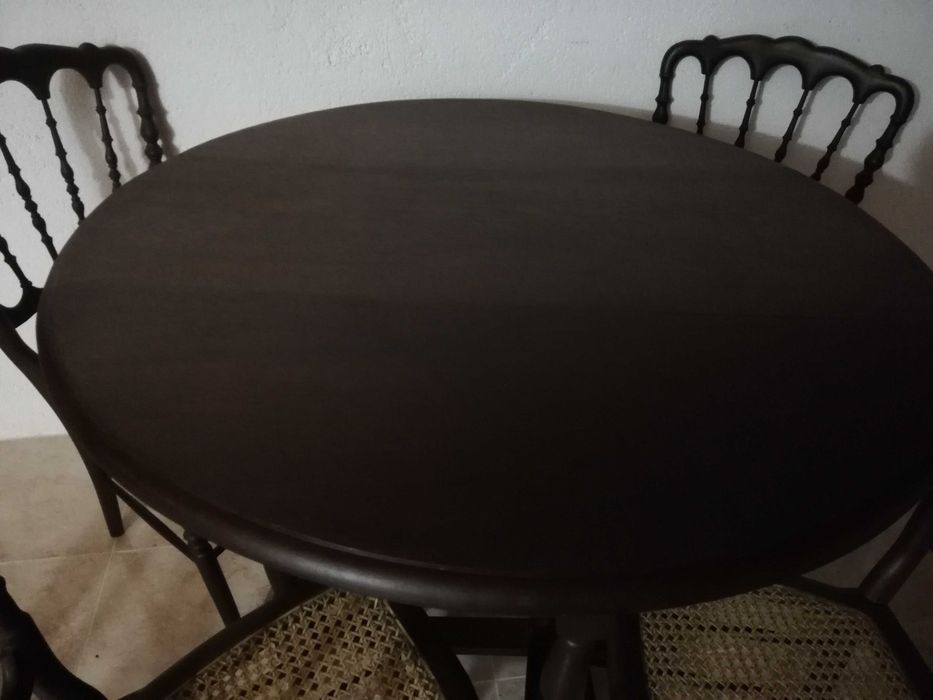 Mesa redonda, com abas