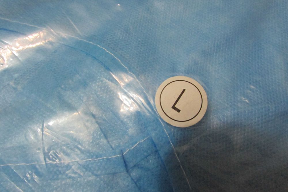 Одноразовий халат  розмір L  10 штук.