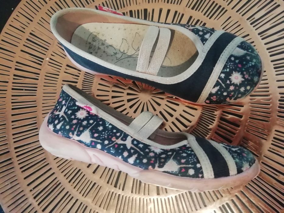 Sprzedam pantofle buty