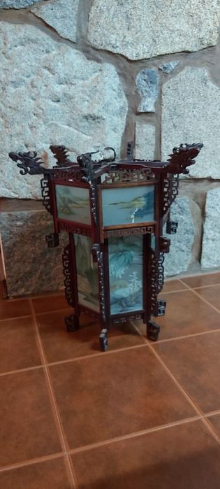 Vendo aplique de teto oriental, pintado, trabalhado.
- Originário a Ch