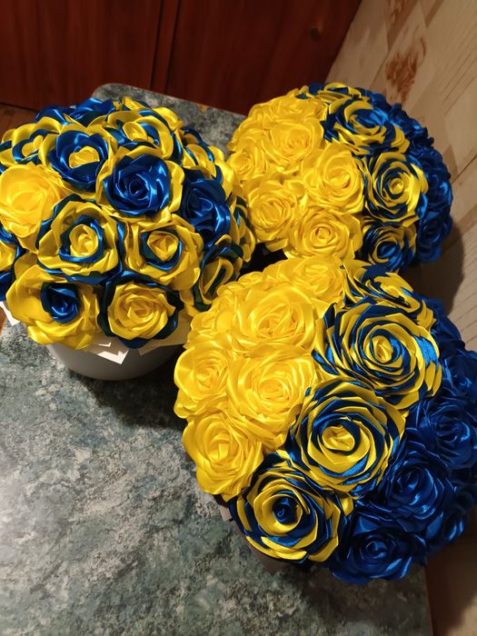 Букети з атласної стрічки під замовлення.