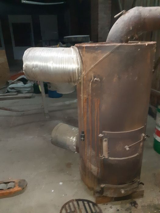 Sprzedam piec nadmuchowy około 50kw solidny blacha  10 mm