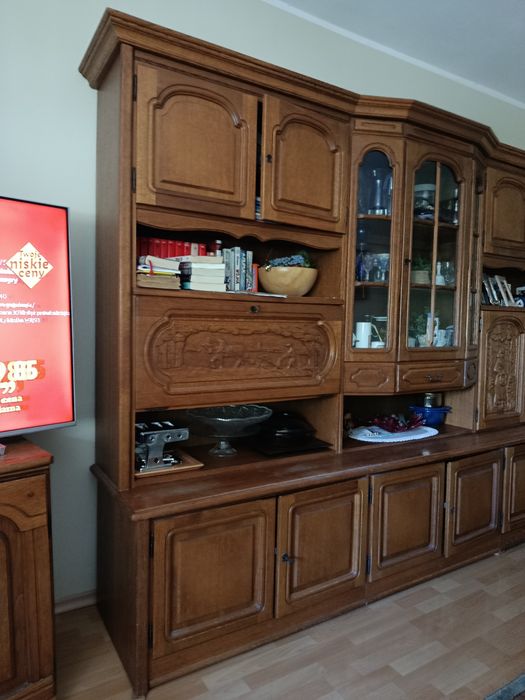 Meblościanka rzeźbiona