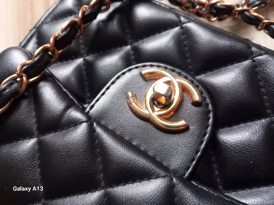 Chanel mała torebka czarna