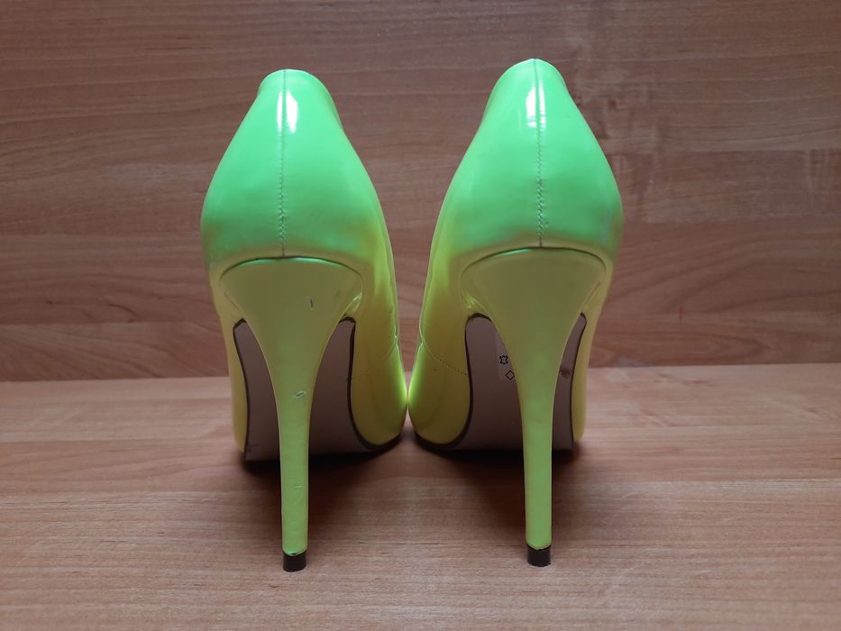 Szpilki żółte neonowe 38 w szpic