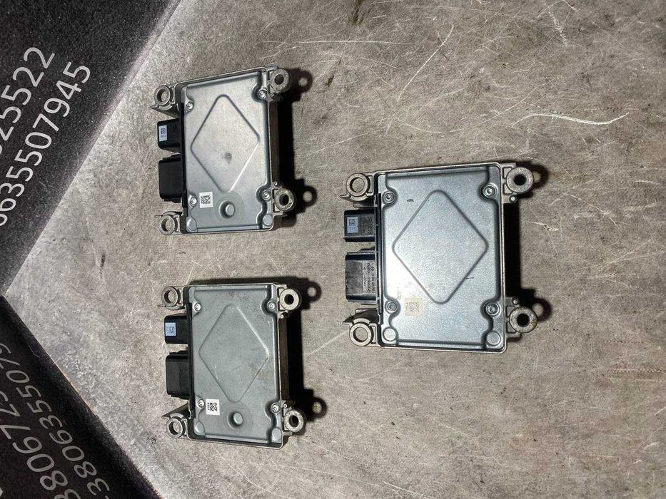 Блок модуль керування подушками безпеки Airbag SRS Mazda 3 BK 03-09