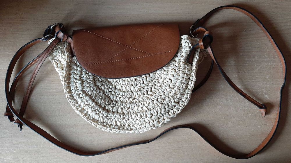 Beżowa, pleciona torebka damska, idealna na lato!