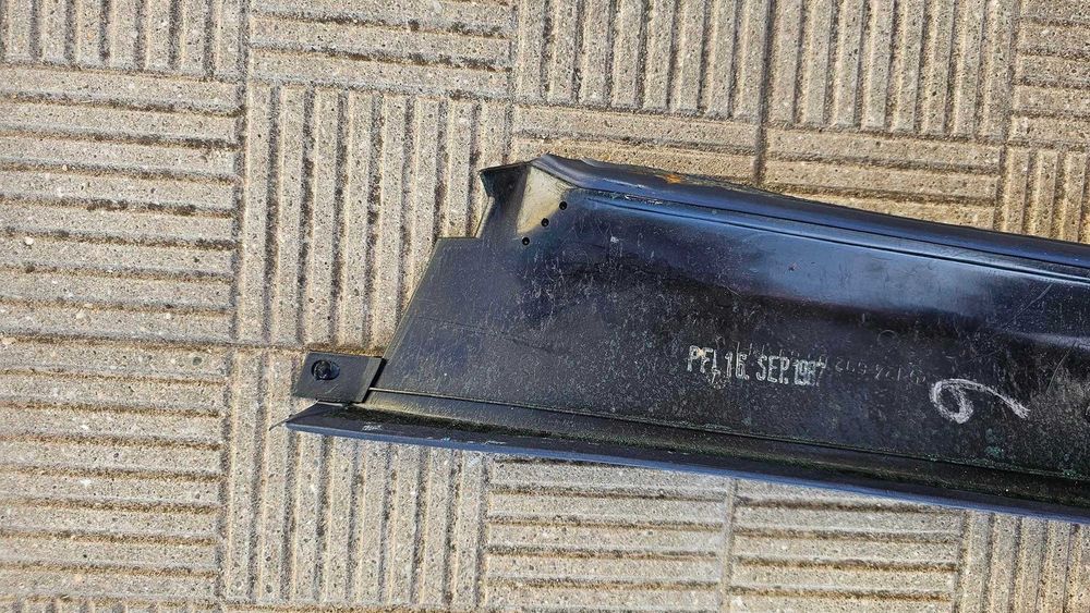 mercedes S124. Forra Pilar D direito. Novo.