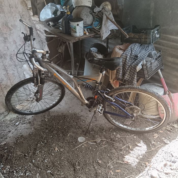 Bicicleta com amortecedor em bom estado