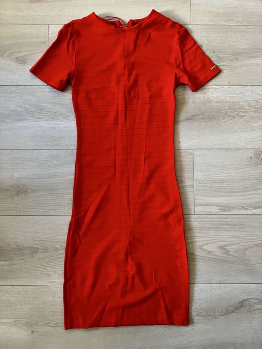 Długa, obcisła sukienka