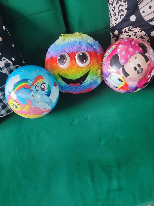 Trzy piłki kolorowe