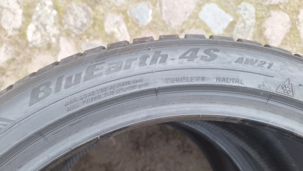 Opony Yokohama BluEarth-4S  245/40R28