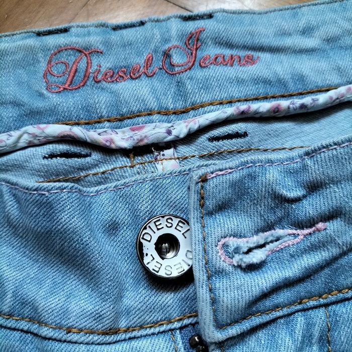 DIESEL spodnie damskie jeansy slim 
DIESEL Roxanne