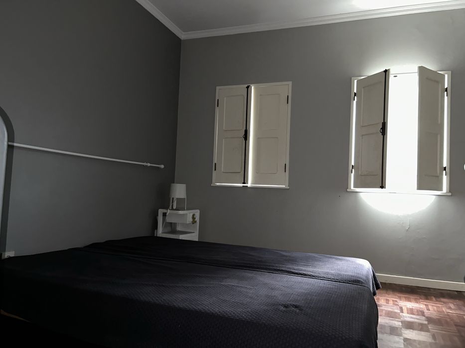 Arrenda-se T1 Duplex na Baixa de Coimbra com despesas– Rua da Louça