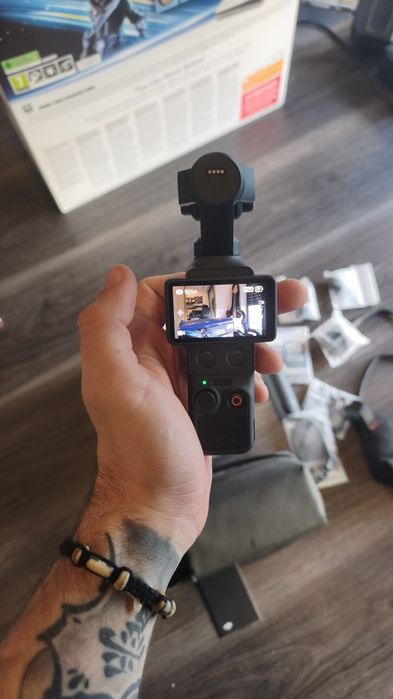 DJI Osmo Pocket 4 Creator Combo
