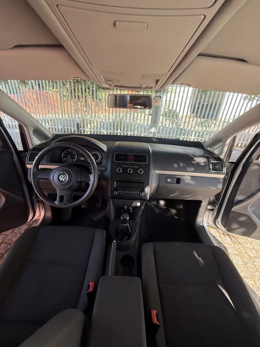 Volkswagen Touran 1.6 TDI 2013 | 5 Lugares foto 4