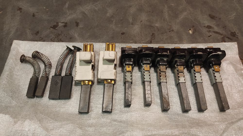 Щітки графітові.