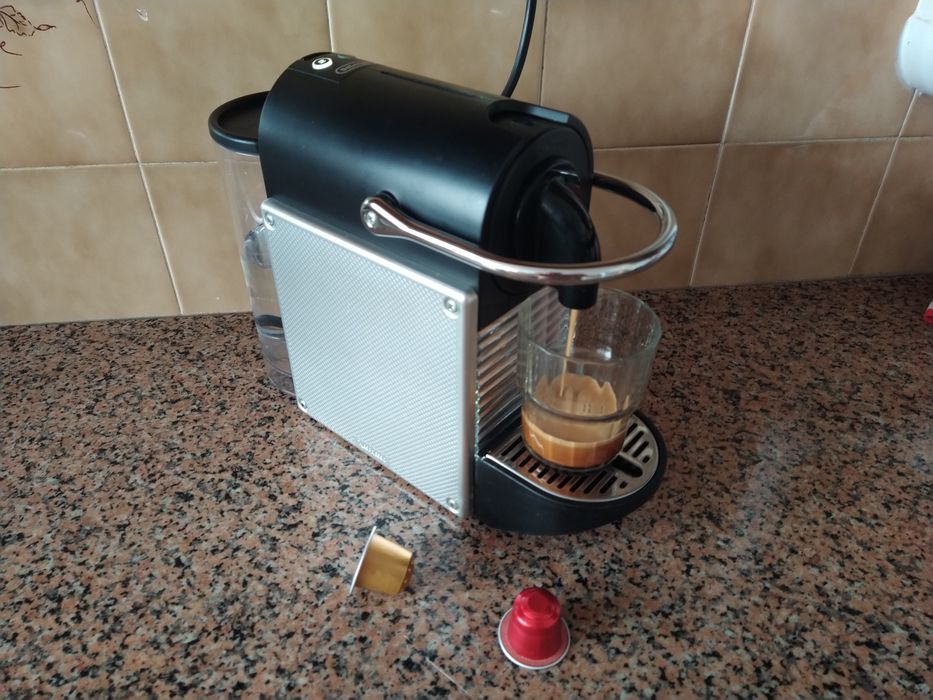 Máquina de café Nespresso cafeteira chaleira casa escritório gabinete quarto apartamento vivenda cozinha .