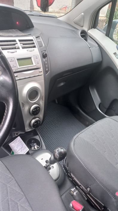 Автомобіль Тойота  яріс