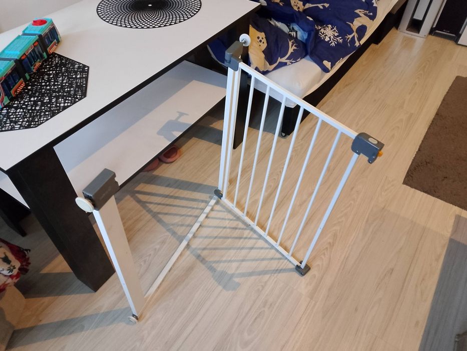 Sprzedam bramkę zabezpieczająca  dzieci przed upadkiem