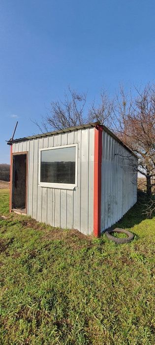 Продам дачу  возле озера с контейнерами